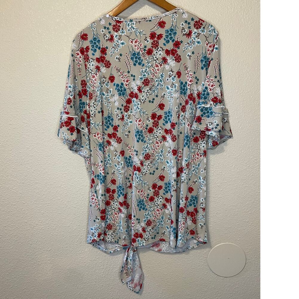 AMANA Cottage Core Gray Red Blue Floral Textured Tie Front V Neck Tee Size 2X - Picture 2 of 12